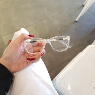 Mắt kính cận