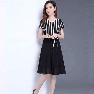 Đầm xòe voan sọc phối dây thắt lưng