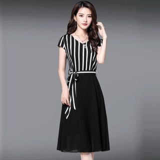 Đầm xòe voan sọc phối dây thắt lưng