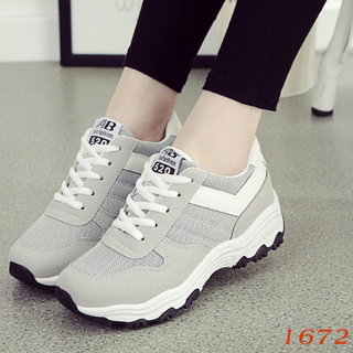 Giày sneaker BW1672