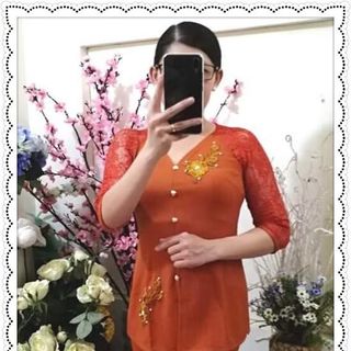Bà Ba Tay Ren Lỡ