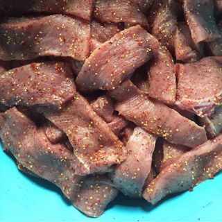 thihtj lợn hun khói
