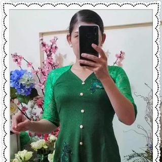 Bà Ba Tay Ren Lỡ