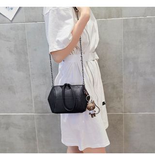 Túi xách nhỏ xinh kèm móc gấu kute