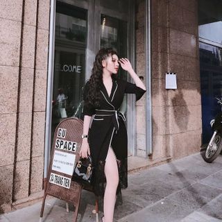 Đầm suông cổ vest viền lai ren kèm dây cột eo hot