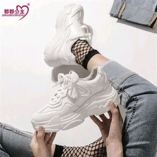 Giầy trắng thời trang