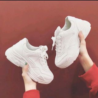 Giầy trắng thời trang