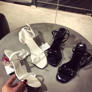 Giày xanh đan góc vuông tim đỏ