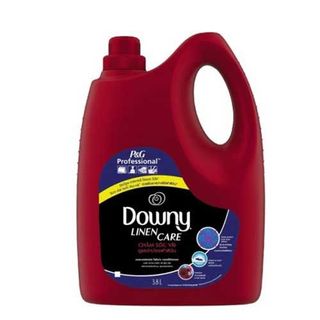 Nước xả vải Downy hương đam mê dạng chai 38L Đỏ