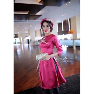Ao dai cách tan kèm mấn
Vai phi lựa
Kem quân cát hàn
Hang ve đủ mau