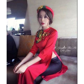 Ao dai cách tan kèm mấn
Vai phi lựa
Kem quân cát hàn
Hang ve đủ mau