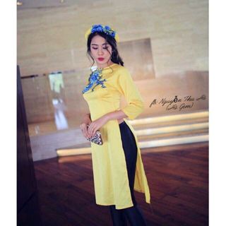 Ao dai cách tan kèm mấn
Vai phi lựa
Kem quân cát hàn
Hang ve đủ mau