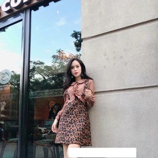 Đầm suông beo phối cổ sen dập ly xinh xắn