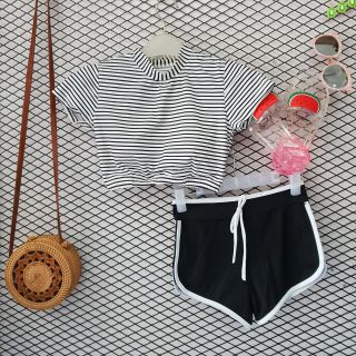 Bikini tay ngắn kín đáo