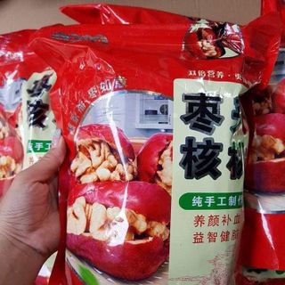 Táo đỏ kẹp óc chó