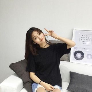Áo Thun Trơn Màu Đen Tay Ngắn Nam Nữ - ATN09