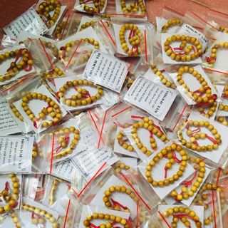combo sỉ vòng dâu gốc xịn kèm túi