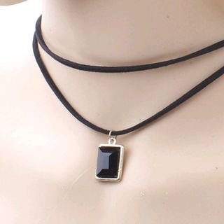 Dây chuyền mẫu mới giá sỉ 15k bao gồm dây và mặt hàng y hình nhé