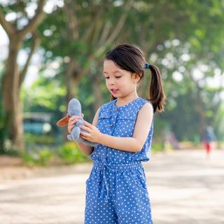 Jum sọt xanh jean chấm bi lớn cho bé gái HIKARI-4