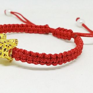 Vòng tay Tỳ hưu dây đỏ may mắn bán sỉ Đan dẹt