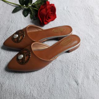 Dép nữ bít mũi đính khóa sang trọng