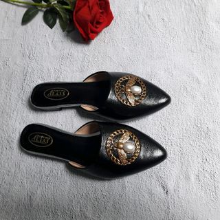 Dép nữ bít mũi đính khóa sang trọng