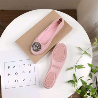 Giày bệt mũi tròn đính khóa có thun hậu giữ gót