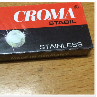 Dao cạo Croma - Premium - Hộp 200c