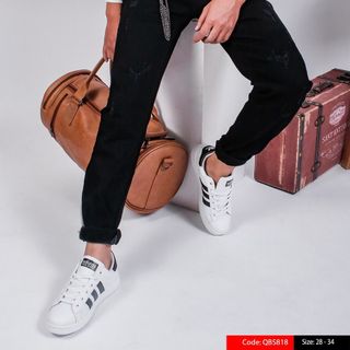 QB5818 Quần bò đen xước nhẹ kèm xích