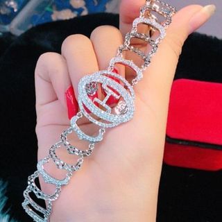 LẮC TAY CHỮ H MÀU TRẮNG