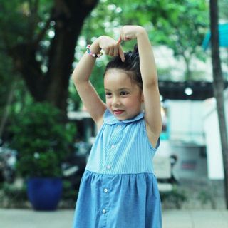 Đầm sơ mi sọc thẳng phối màu xanh jean cho bé gái HIKARI-7