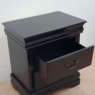 Tủ đầu giường màu đen