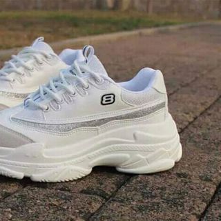 Giày số 8 siêu nhẹ