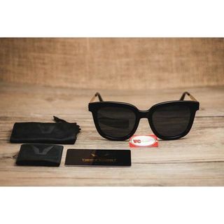 Kính chân vàng đen siêu chất