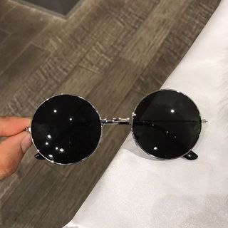 Kính tròn đen siêu chất