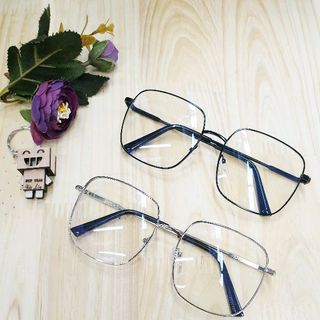kính trắng sắt gọng vuông