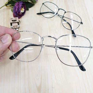 kính trắng gọng sắt