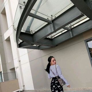 Set áo sọc chân váy đen body