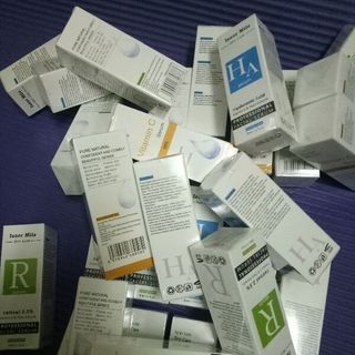 Tinh chất HA cấp ẩm vitamin C Retinol trị mụn