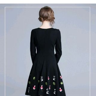 ĐẦM XÒE TAY LỠ THÊU HOA
