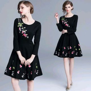 ĐẦM XÒE TAY LỠ THÊU HOA
