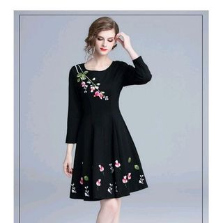 ĐẦM XÒE TAY LỠ THÊU HOA