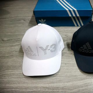 Mũ das 2 màu in logo Y3 trẻ trung