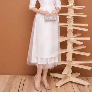 SET ÁO DÀI LỤA  THÊU HOA ĐÀO  PHỐI LƯỚI KÈM CHÂN VÁY