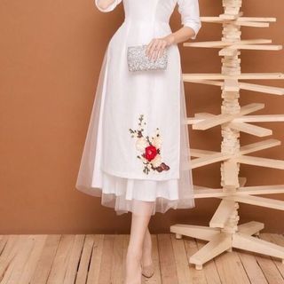SET ÁO DÀI LỤA  THÊU HOA ĐÀO  PHỐI LƯỚI KÈM CHÂN VÁY2