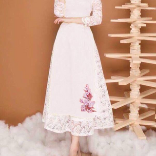 SET ÁO DÀI LỤA  TAY REN ĐÍNH NGỌC  KÈM CHÂN VÁY REN1