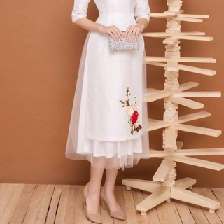 SET ÁO DÀI LỤA  THÊU HOA ĐÀO  PHỐI LƯỚI KÈM CHÂN VÁY4