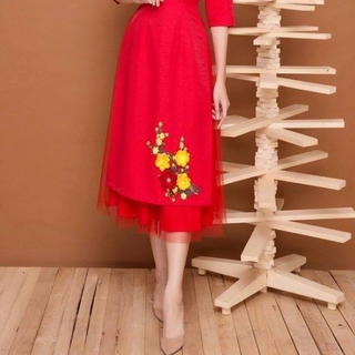 SET ÁO DÀI LỤA  THÊU HOA ĐÀO  PHỐI LƯỚI KÈM CHÂN VÁY4