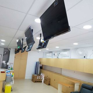 Giá treo tivi thả trần NBT560-15 TV từ 32inch đến 65inch