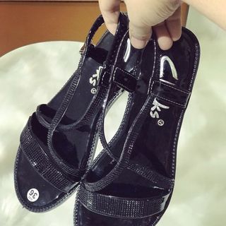 giày sandal đá cute